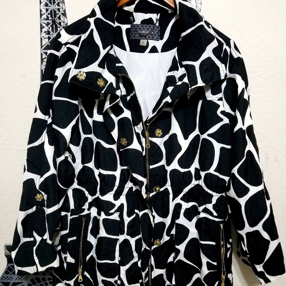 Casablanca Bpack and White Coat with hoddie - Picture 7 of 8